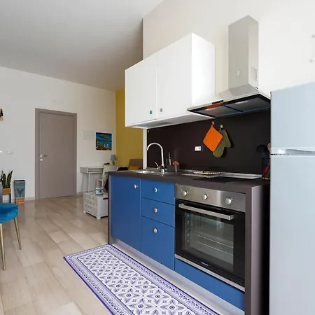 Mediterranea Apartment- Station - Free Wifi&netflix Appartamento