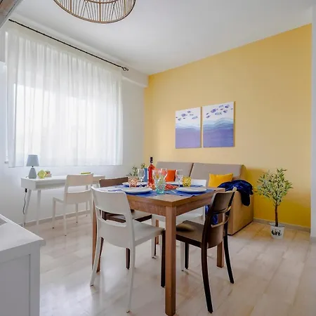 아파트 Mediterranea Apartment- Station - Free Wifi&netflix