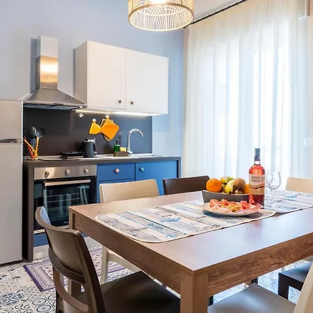 Mediterranea Apartment- Station - Free Wifi&netflix Appartamento